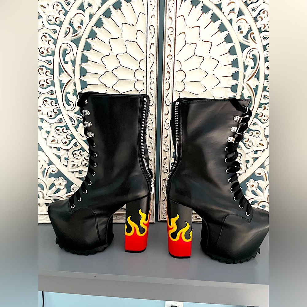 NWOT Rare DollsKill/Current Mood Black Platform Boots with Flame Heels